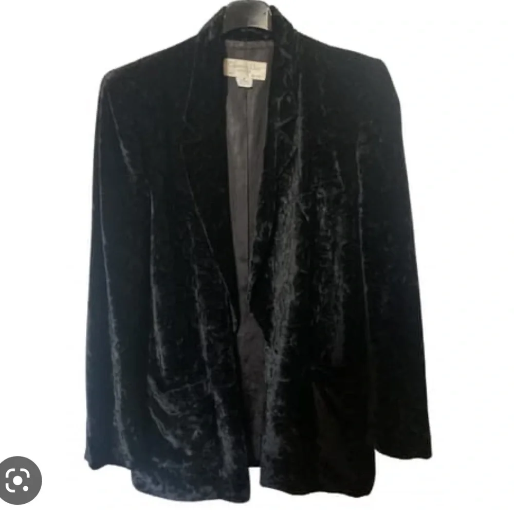 Christian Dior Velvet Blazer. Gorgeous black velvet blazer.